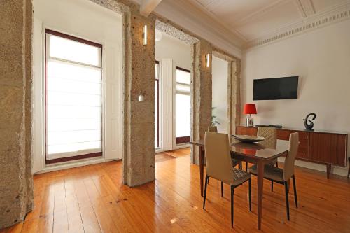 FLH Porto Classic Apartment with Terrace & Parking