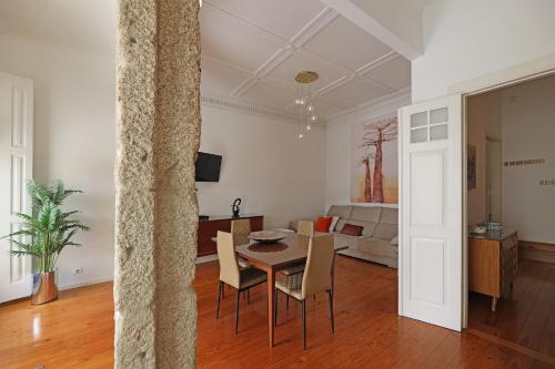 FLH Porto Classic Apartment with Terrace & Parking
