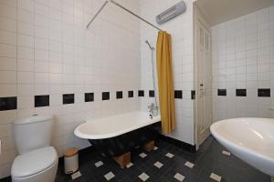 FLH Porto Classic Apartment with Terrace & Parking