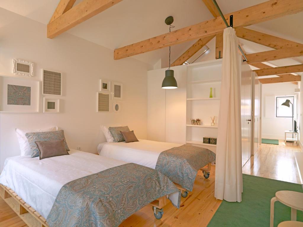 FLH Porto Modern Rooftop Rua da Flores 45, 4050-265 Porto