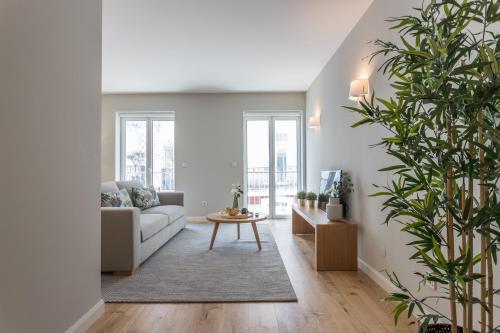 FLH Rato Spacious Apartment