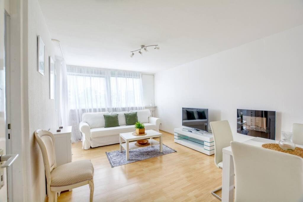 Appartement Flughafen/Free Parking- Moderne und Luxuswohnung 15 Fasanenhofstraße Piano 1 , a destra 70565 Stuttgart