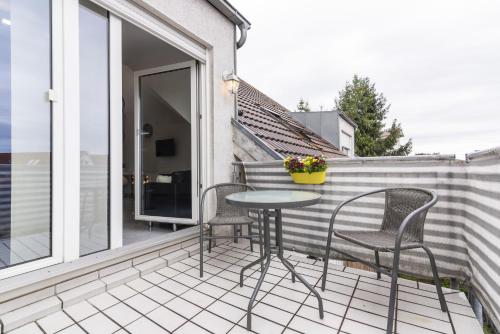 Flughafen Messe Stuttgart Stilvolle, möblierte 2 Zi DG Maisonette Whg Feelathome
