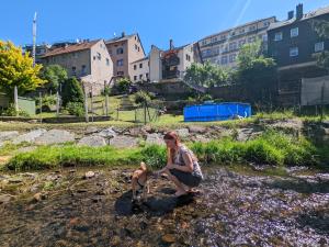 Flussblickwohnung mit Terrasse, Pool, Garten&Sauna - Zi2