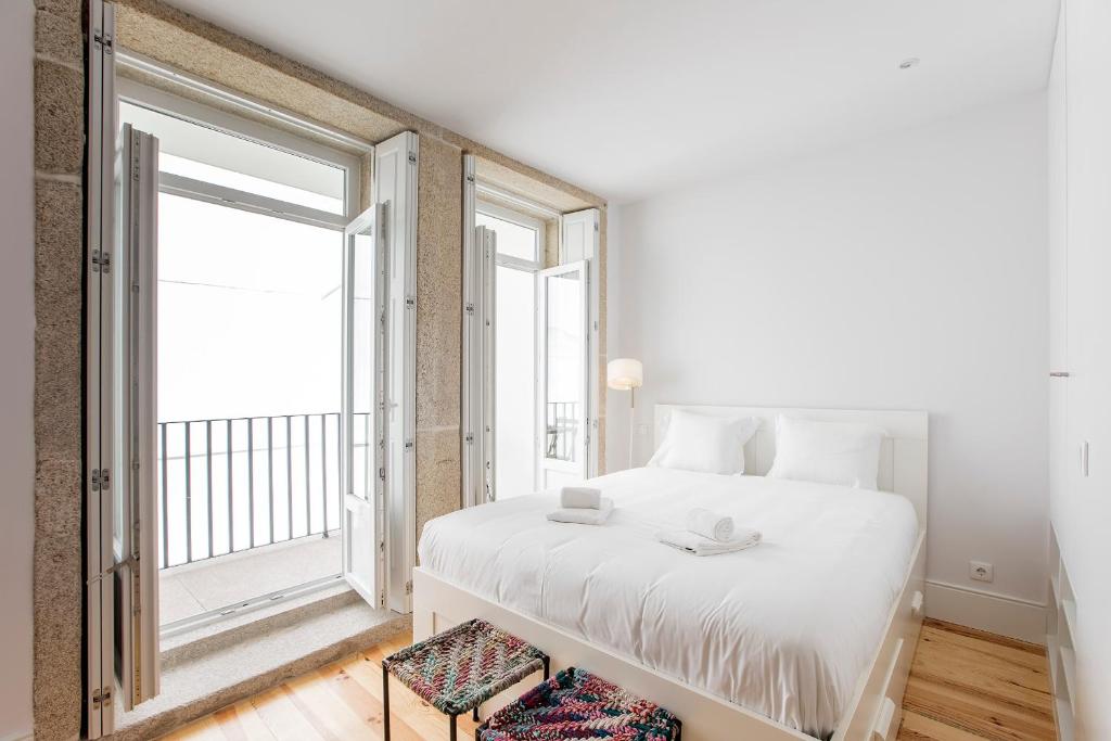 Flux Art Studio w/ AC & Balcony by LovelyStay 413 Rua de Santo Ildefonso 1º Tras, 4000-472 Porto