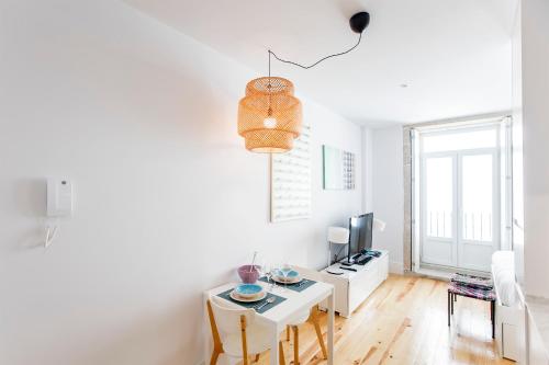 Flux Art Studio w/ AC & Balcony by LovelyStay