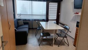 Appartement Font-Romeu : Studio cabine avec terrasse. 1 Rue des Biches 66120 Font-Romeu-Odeillo-Via Languedoc-Roussillon