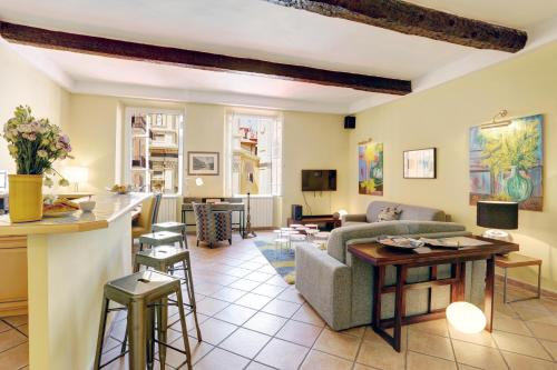 FONTAINE - CHARMING PROVENCAL, Clim, 6 GUEST, OLD TOWN NICE