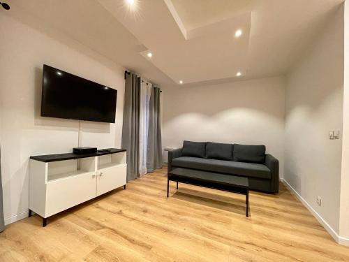 FONTAINE ROUGE STREET Marne la Vallée Disneyland Paris Outlet Mode And luxury Village Val d'europe FREE PARKING