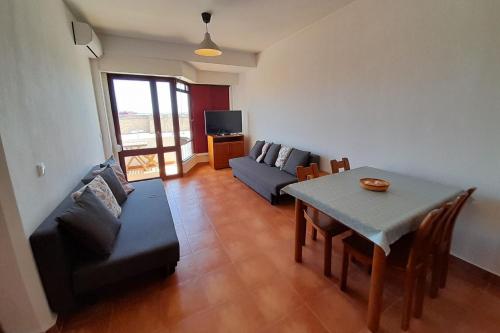 Fortaleza 1BDR Apartment W/Balcony by LovelyStay