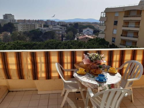 Appartement Appartement Fréjus, 1 pièce, 4 personnes - FR-1-226A-150 ENTREE B APPARTEMENT N° 604 6IEME ETAGE 1376 AVENUE DE PROVENCE Fréjus