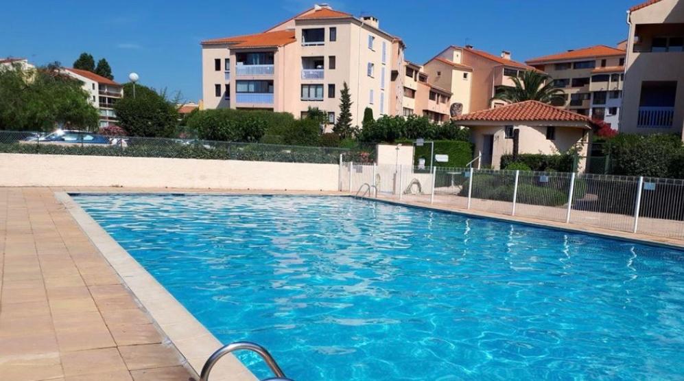 Appartement Frejus balcon des arènes studio 5e étage piscine clim tennis le balcon des arènes bat A2 Rue d'Auriasque 173 83600 Fréjus