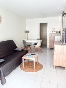 Frejus Plage, Appartement entier , piscine,parking,plage à 200m