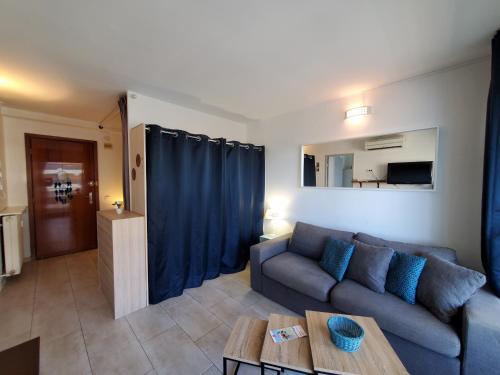 FREJUS PLAGE T1 26m2 avec balcon vue mer