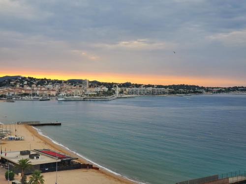 FREJUS PLAGE Tour Mediterranee 10e Etage T2 38m2