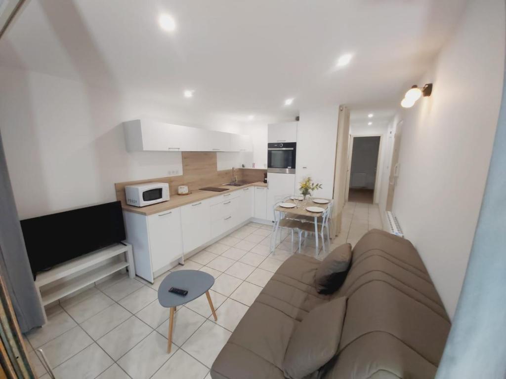 FREJUS PLAGE Tour Mediterranee 10e Etage T2 38m2
