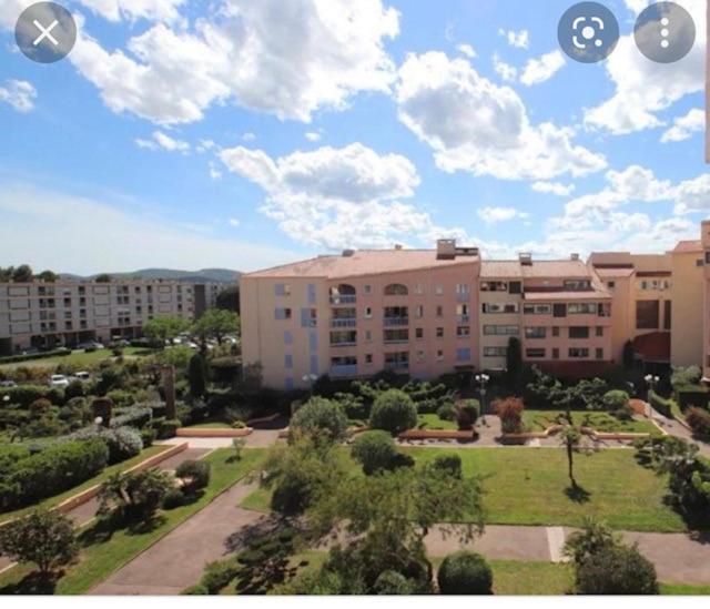 Fréjus, Studio dans résidence avec Piscine Bât B 2ème étage appartement 224 173 Rue d'Auriasque, 83600 Fréjus