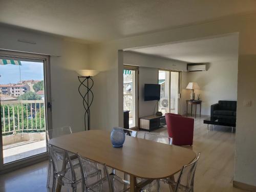FREJUS T3 95 m2 climatise 6 personnes piscine par