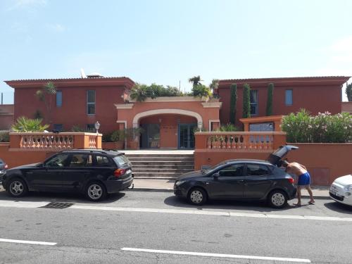 French Riviera 1 bedroom on the beach facing Cannes