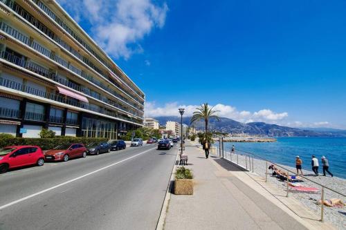 French Riviera: Seafront apt & pool near Monaco