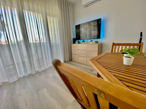 **Fresh and cosy appt with Pool, Fiber, SportTV**