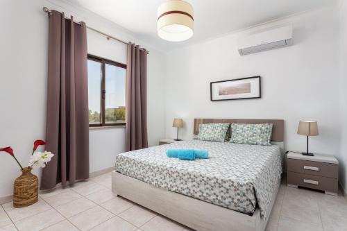 Fresh Sunny Flat with Pool & Terrace by Host Wise