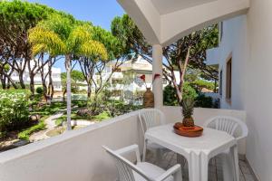 Fresh Sunny Flat with Pool & Terrace by Host Wise