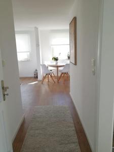 Frisch renoviert mit Dachterrasse - Genieße Ruhe und Grün nahe Neustadt Aisch