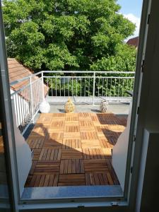 Frisch renoviert mit Dachterrasse - Genieße Ruhe und Grün nahe Neustadt Aisch