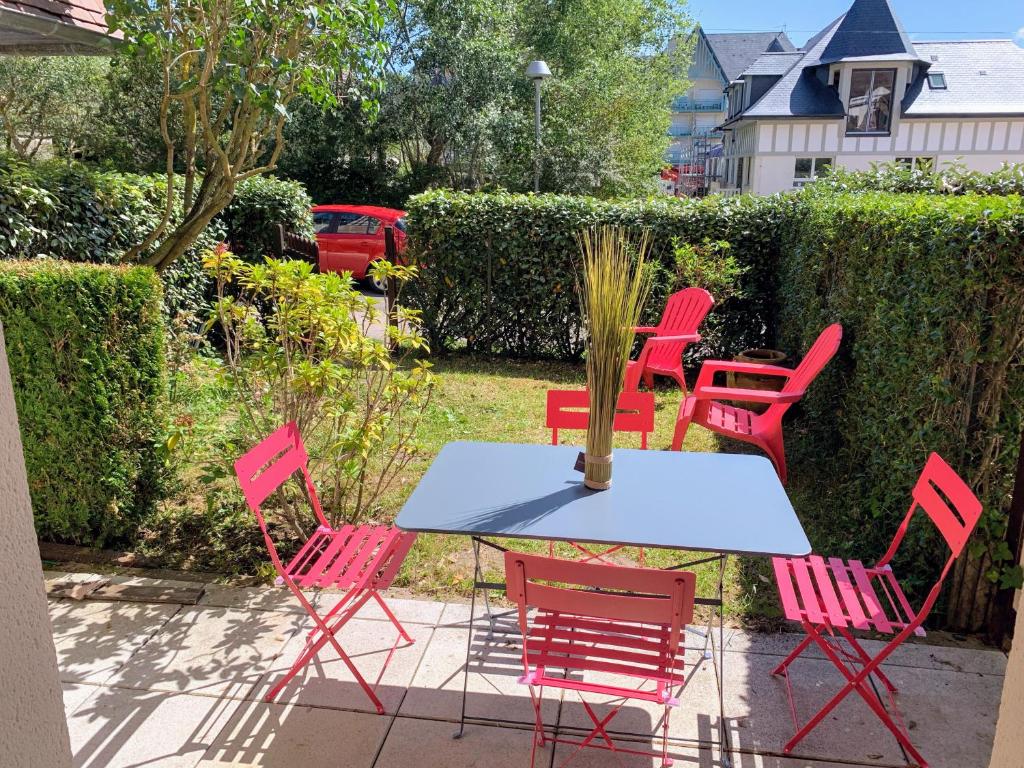 Appartement FRONT DE MER 11 - JARDIN - THALASSO BAT 11. 33 BOULEVARD DES DIABLOTINS 14390 Cabourg