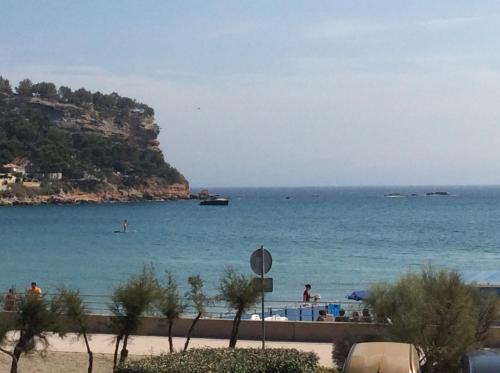 Front de mer les pieds dans l'eau