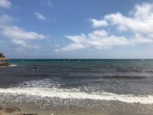 Front de mer les pieds dans l'eau