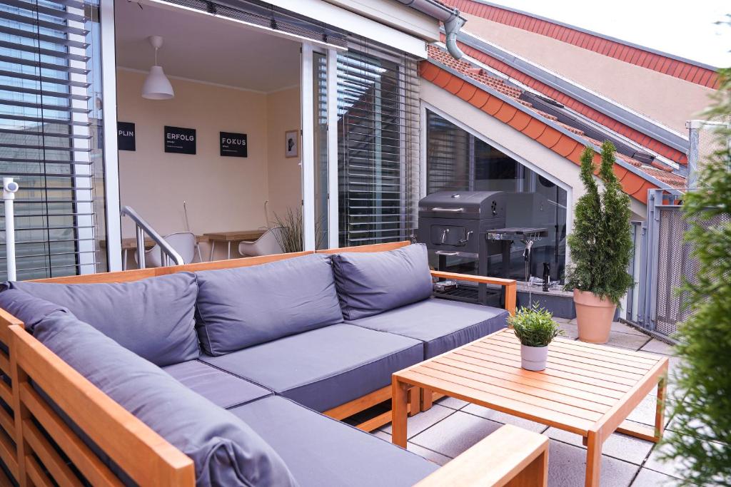 Appartement FULL HOUSE Premium Apartments - Halle Rooftop - Homeoffice, BBQ, NTFLX inkl. 7 August-Bebel-Straße Dachgeschoss 06108 Halle-sur-Saale