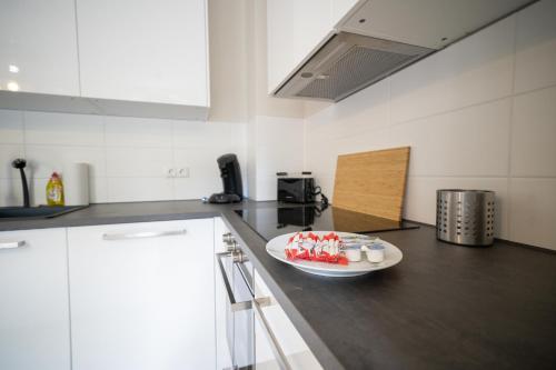 FULL HOUSE Studios - L96 2 Bedroom Apartment