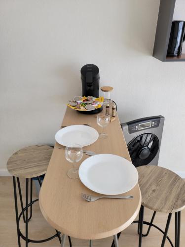Fully equipped apartment 5min from the train