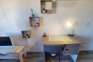 Fully equipped apartment St Charles station
