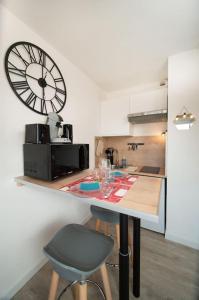 Fully equipped apartment St Charles train station