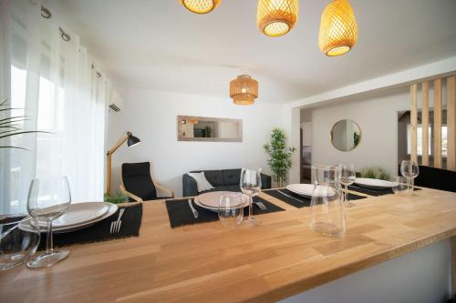 Fully equipped apartment with parking 6 beds
