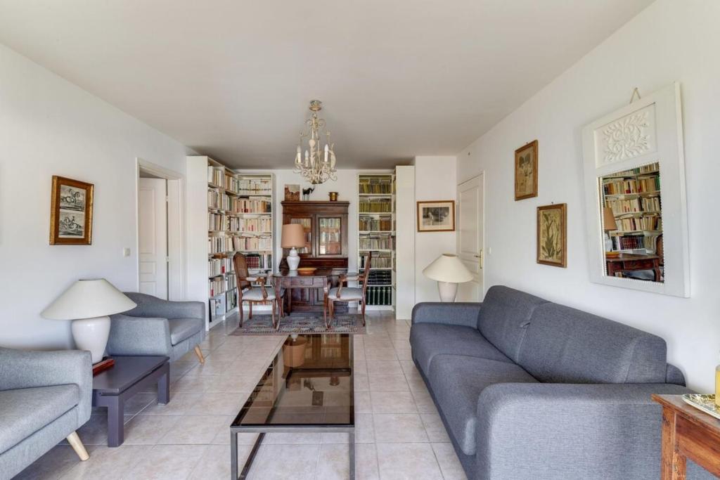 Appartement Fully equipped apartment with terrace in a quiet secured residence 11A avenue du Prince de Galles 06400 Cannes