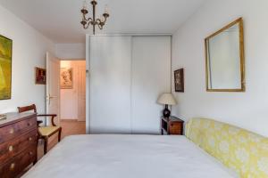 Fully equipped apartment with terrace in a quiet secured residence