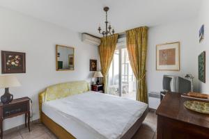 Fully equipped apartment with terrace in a quiet secured residence