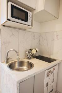 Fully equipped Studio in the heart of Paris - Area champs Elysées
