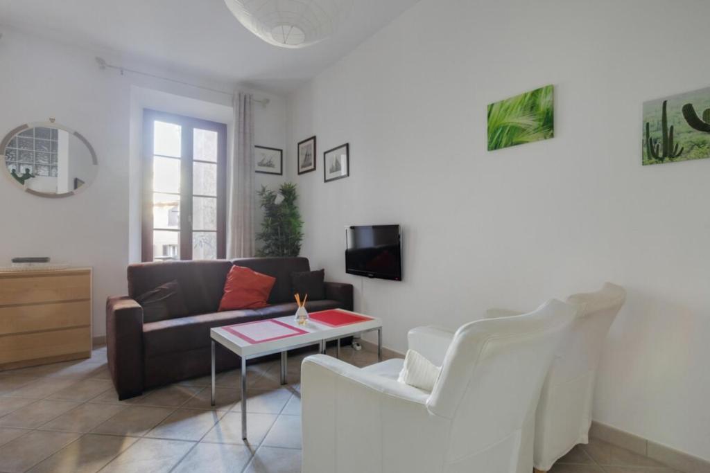 Furnished air-conditioned apartment in a very quiet area in Viel Antibes 12 Rue de la Tourraque, 06600 Antibes