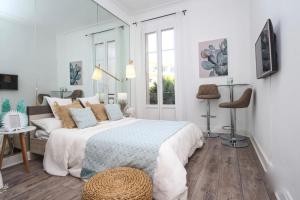 Furnished air-conditioned apartment near the beaches in the city center