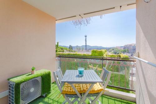 Furnished air-conditioned apartment with furnished terrace & parking