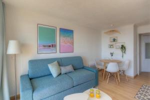Furnished air-conditioned apartment with terrace swimming pool & parking