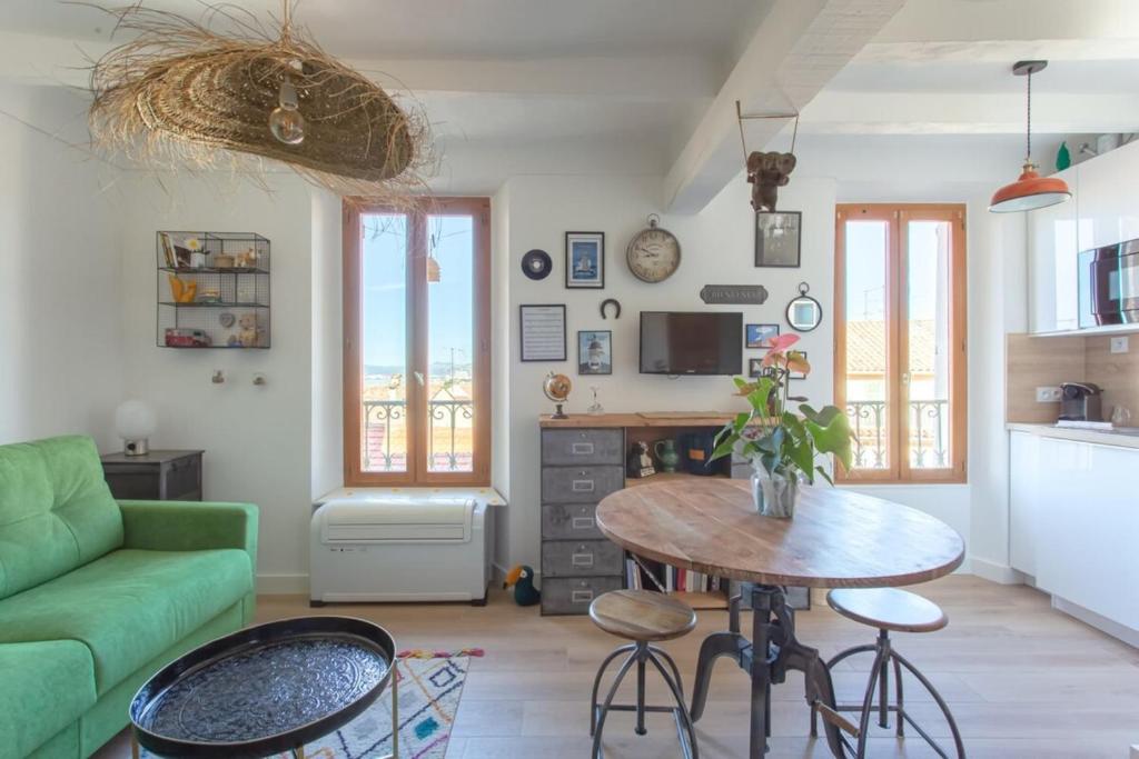 Appartement Furnished air-conditioned studio classified 2 stars near the beach&old port 13 Rue Louis Perrissol 06400 Cannes