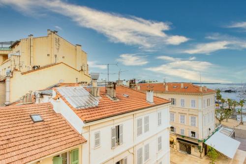 Furnished apartment 2 bedrooms in the old port district near all amenities