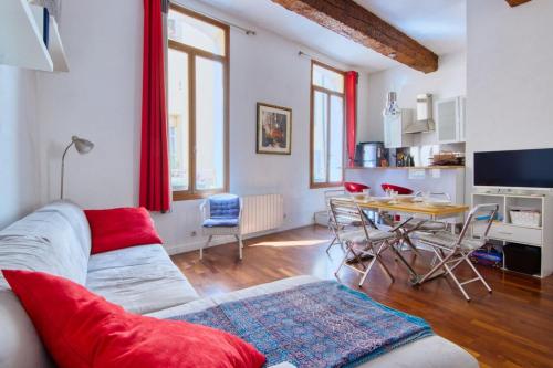 Furnished apartment in the heart of the city near all the amenities