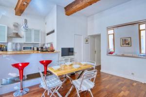 Furnished apartment in the heart of the city near all the amenities